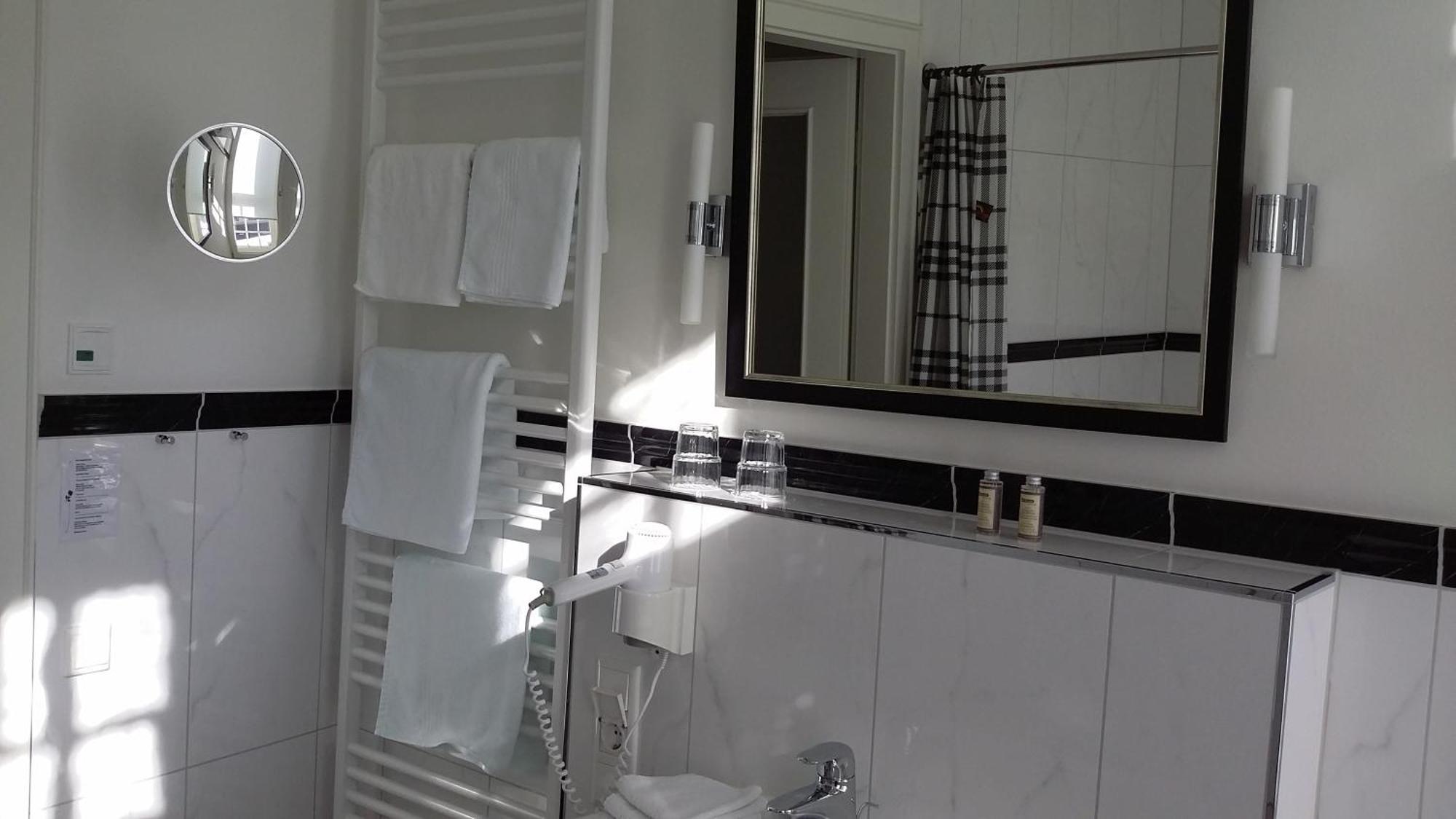 Hotel & Cafe Kleinergruenauer Bad Salzuflen Ngoại thất bức ảnh